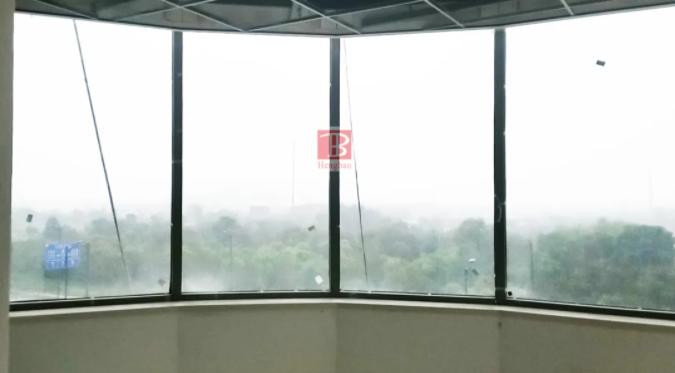 使用隔断防火玻璃时要把稳什么？